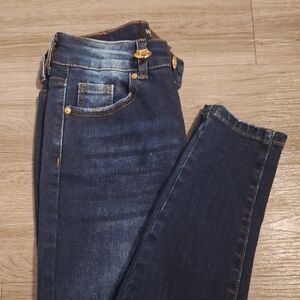 NWT.  HOLLY Blue Jeans